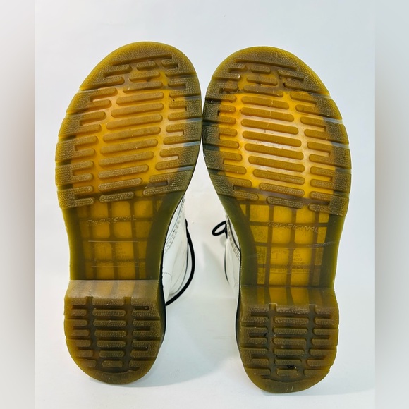 Dr. Martens Women’s 1460 Boot in White Patent Leather size 39 EU / 8 US - Picture 7 of 11